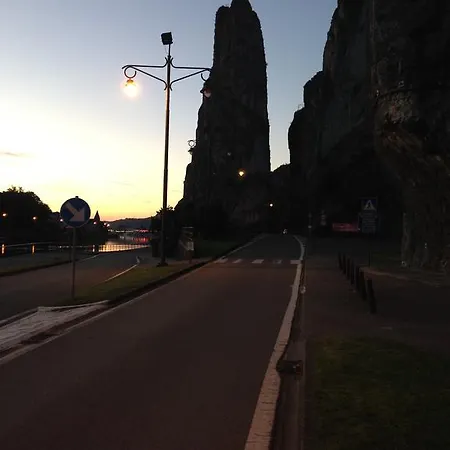 萨克斯旅馆 2*